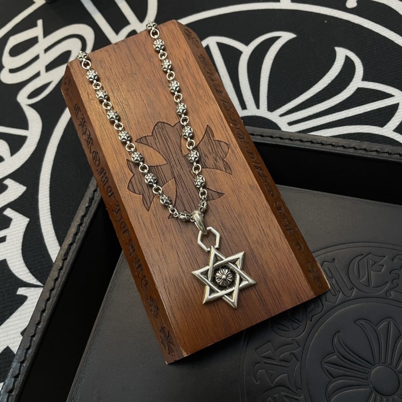 Ch*0me He**ts necklaces